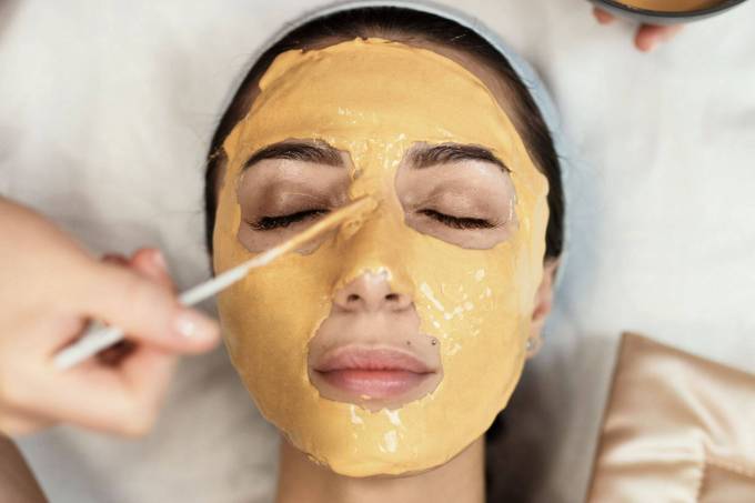 Who is a good candidate for a chemical peel?