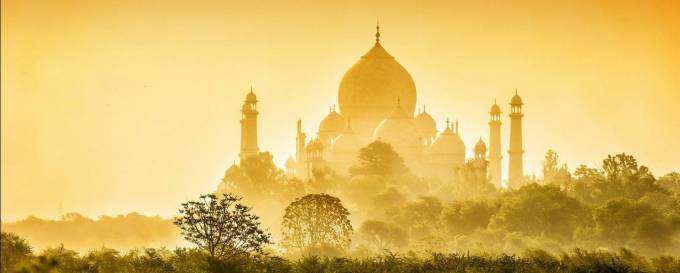 Exploring the Timeless Beauty of the Taj Mahal with Hello India Tour